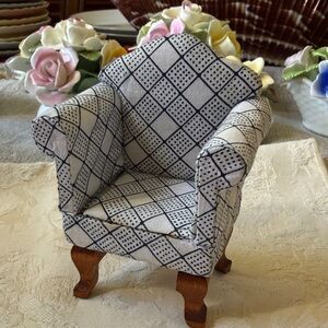 Vintage dollhouse furniture miniature upholstered armchair 1:12 scale